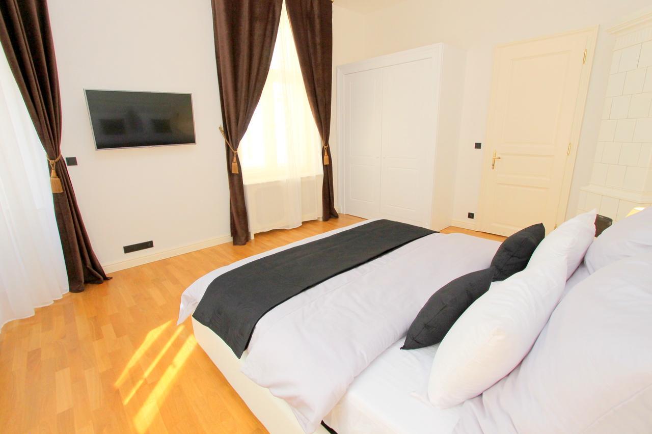 Luxury Krocinova Lejlighed